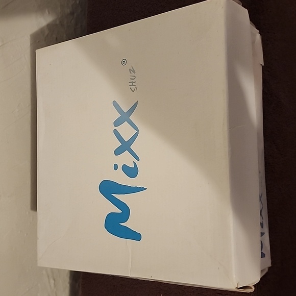 Shoes - Picture 4 of 5